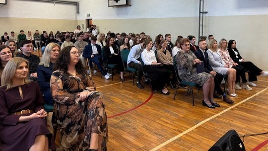 Uroczyste Pożegnanie Maturzystów 2025 w Zespole Szkół Nr 1 im. Tadeusza Kościuszki w Krasnymstawie [GALERIA ZDJĘĆ]