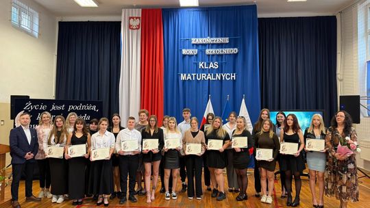 Uroczyste Pożegnanie Maturzystów 2025 w Zespole Szkół Nr 1 im. Tadeusza Kościuszki w Krasnymstawie [GALERIA ZDJĘĆ]