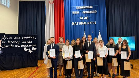 Uroczyste Pożegnanie Maturzystów 2025 w Zespole Szkół Nr 1 im. Tadeusza Kościuszki w Krasnymstawie [GALERIA ZDJĘĆ]