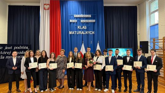Uroczyste Pożegnanie Maturzystów 2025 w Zespole Szkół Nr 1 im. Tadeusza Kościuszki w Krasnymstawie [GALERIA ZDJĘĆ]