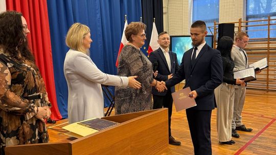 Uroczyste Pożegnanie Maturzystów 2025 w Zespole Szkół Nr 1 im. Tadeusza Kościuszki w Krasnymstawie [GALERIA ZDJĘĆ]
