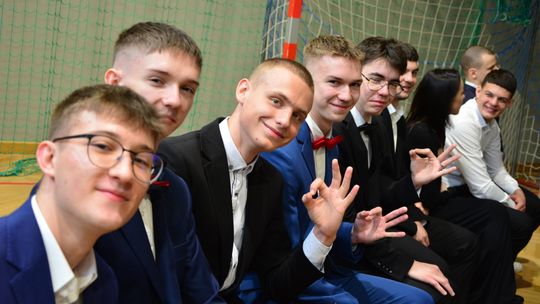 Uroczyste zakończenie roku klas czwartych w II Liceum Ogólnokształcącym w Chełmie [GALERIA ZDJĘĆ]