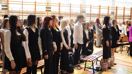 Uroczyste zakończenie roku klas czwartych w II Liceum Ogólnokształcącym w Chełmie [GALERIA ZDJĘĆ]