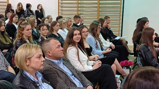 Uroczyste zakończenie roku klas czwartych w IV Liceum Ogólnokształcącym w Chełmie [GALERIA ZDJĘĆ]
