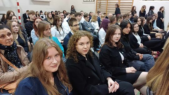 Uroczyste zakończenie roku klas czwartych w IV Liceum Ogólnokształcącym w Chełmie [GALERIA ZDJĘĆ]