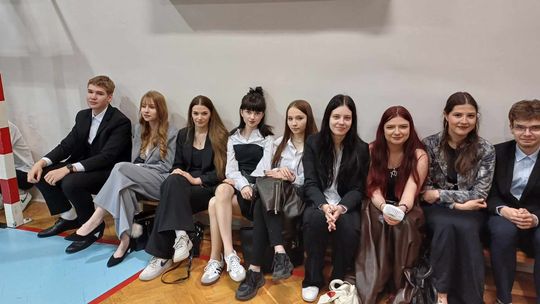 Uroczyste zakończenie roku klas czwartych w IV Liceum Ogólnokształcącym w Chełmie [GALERIA ZDJĘĆ]