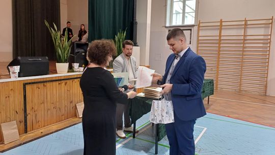 Uroczyste zakończenie roku klas czwartych w IV Liceum Ogólnokształcącym w Chełmie [GALERIA ZDJĘĆ]