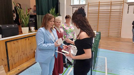 Uroczyste zakończenie roku klas czwartych w IV Liceum Ogólnokształcącym w Chełmie [GALERIA ZDJĘĆ]