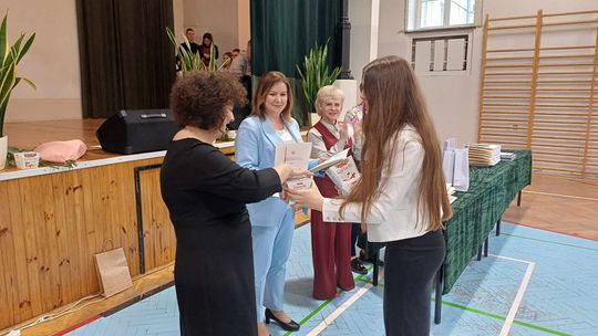 Uroczyste zakończenie roku klas czwartych w IV Liceum Ogólnokształcącym w Chełmie [GALERIA ZDJĘĆ]