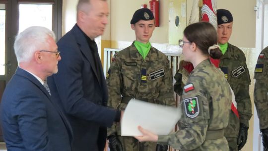 Zakończenie roku szkolnego uczniów klasy czwartej w Liceum Ogólnokształcącym w Dubience [GALERIA ZDJĘĆ]