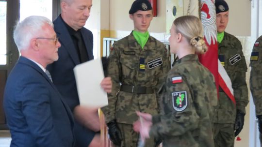 Zakończenie roku szkolnego uczniów klasy czwartej w Liceum Ogólnokształcącym w Dubience [GALERIA ZDJĘĆ]