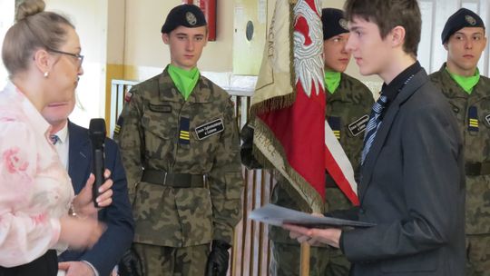 Zakończenie roku szkolnego uczniów klasy czwartej w Liceum Ogólnokształcącym w Dubience [GALERIA ZDJĘĆ]