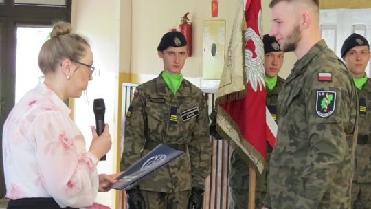 Zakończenie roku szkolnego uczniów klasy czwartej w Liceum Ogólnokształcącym w Dubience [GALERIA ZDJĘĆ]