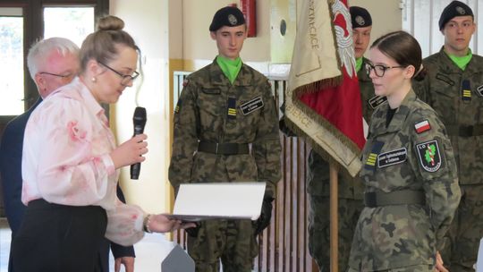 Zakończenie roku szkolnego uczniów klasy czwartej w Liceum Ogólnokształcącym w Dubience [GALERIA ZDJĘĆ]