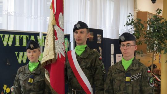 Zakończenie roku szkolnego uczniów klasy czwartej w Liceum Ogólnokształcącym w Dubience [GALERIA ZDJĘĆ]