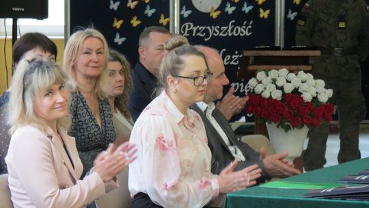 Zakończenie roku szkolnego uczniów klasy czwartej w Liceum Ogólnokształcącym w Dubience [GALERIA ZDJĘĆ]