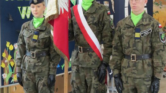 Zakończenie roku szkolnego uczniów klasy czwartej w Liceum Ogólnokształcącym w Dubience [GALERIA ZDJĘĆ]