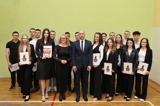 Zakończenie roku klas maturalnych Zespołu Szkół Ekonomicznych i Mundurowych w Chełmie [ZDJĘCIA]
