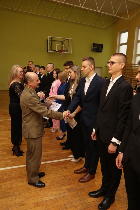 Zakończenie roku klas maturalnych Zespołu Szkół Ekonomicznych i Mundurowych w Chełmie [ZDJĘCIA]
