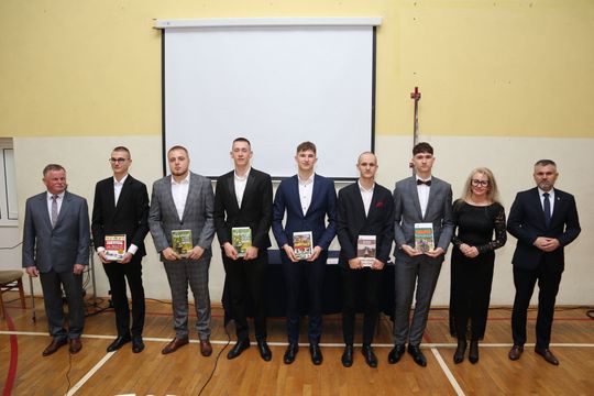 Zakończenie roku klas maturalnych Zespołu Szkół Ekonomicznych i Mundurowych w Chełmie [ZDJĘCIA]