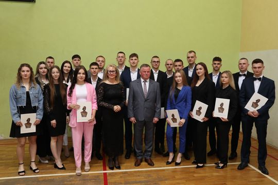 Zakończenie roku klas maturalnych Zespołu Szkół Ekonomicznych i Mundurowych w Chełmie [ZDJĘCIA]