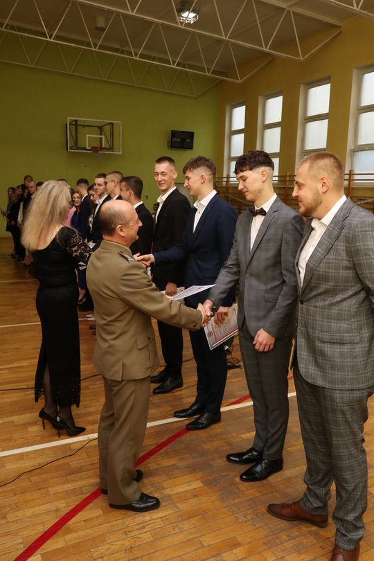 Zakończenie roku klas maturalnych Zespołu Szkół Ekonomicznych i Mundurowych w Chełmie [ZDJĘCIA]