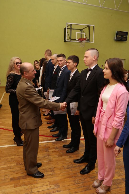 Zakończenie roku klas maturalnych Zespołu Szkół Ekonomicznych i Mundurowych w Chełmie [ZDJĘCIA]