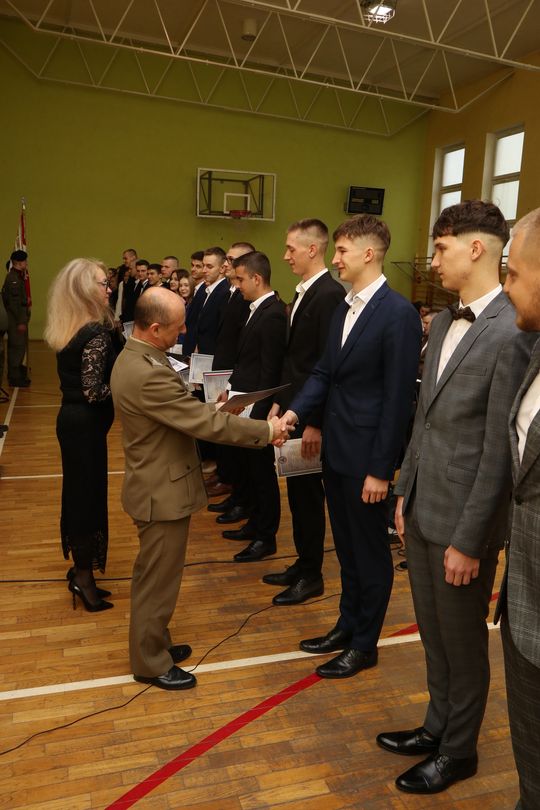 Zakończenie roku klas maturalnych Zespołu Szkół Ekonomicznych i Mundurowych w Chełmie [ZDJĘCIA]