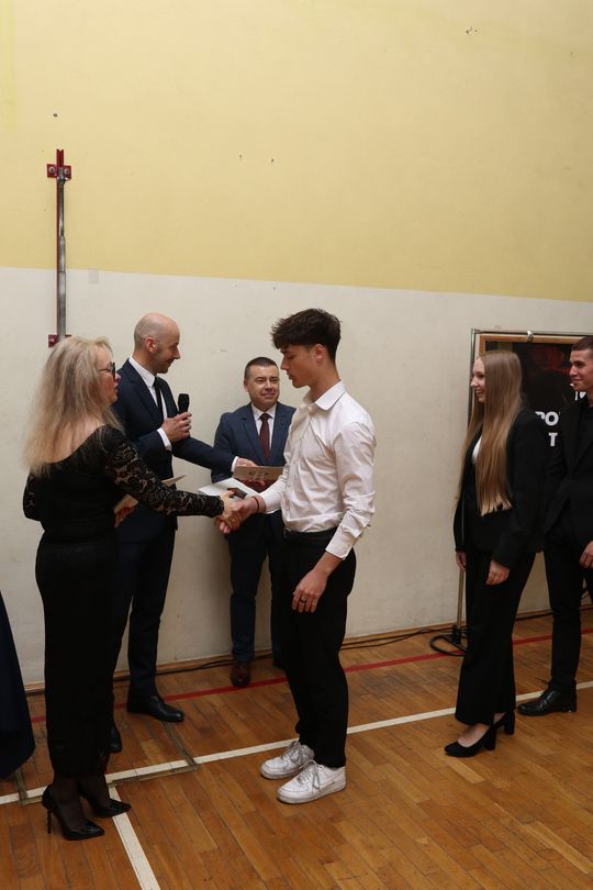 Zakończenie roku klas maturalnych Zespołu Szkół Ekonomicznych i Mundurowych w Chełmie [ZDJĘCIA]