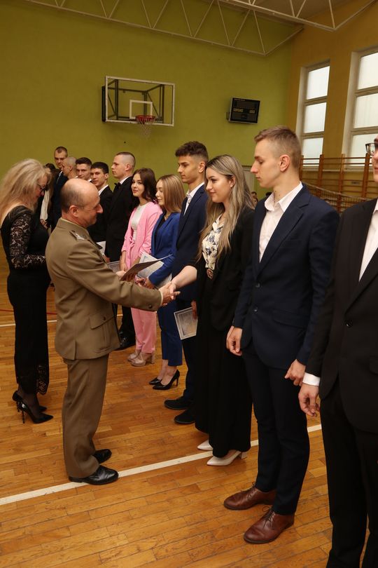 Zakończenie roku klas maturalnych Zespołu Szkół Ekonomicznych i Mundurowych w Chełmie [ZDJĘCIA]