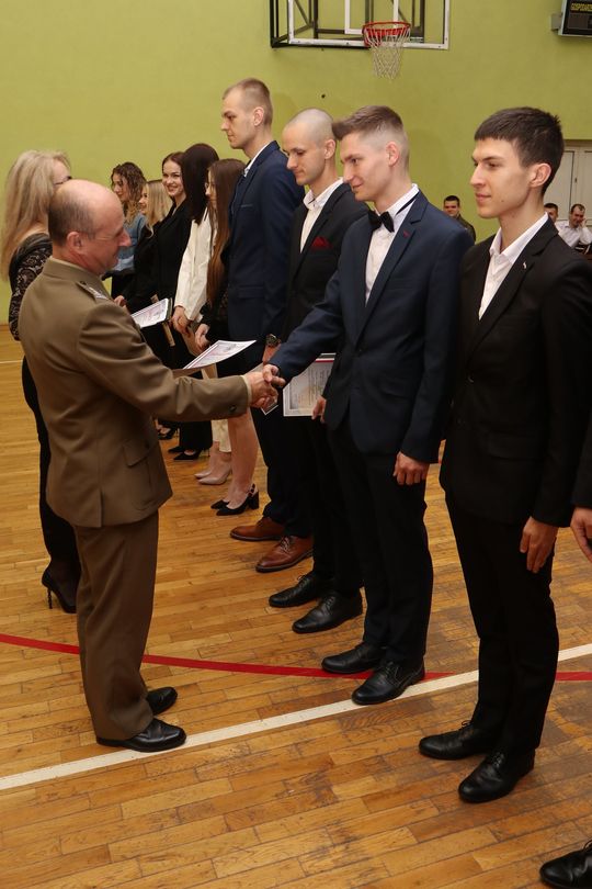 Zakończenie roku klas maturalnych Zespołu Szkół Ekonomicznych i Mundurowych w Chełmie [ZDJĘCIA]