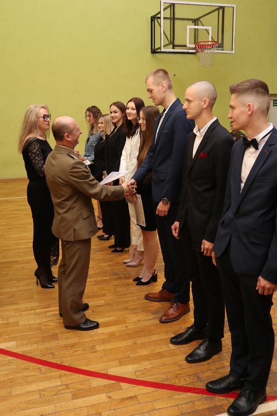 Zakończenie roku klas maturalnych Zespołu Szkół Ekonomicznych i Mundurowych w Chełmie [ZDJĘCIA]