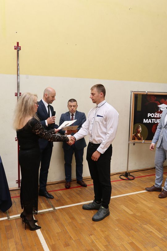 Zakończenie roku klas maturalnych Zespołu Szkół Ekonomicznych i Mundurowych w Chełmie [ZDJĘCIA]