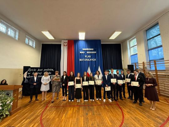 Uroczyste Pożegnanie Maturzystów 2025 w Zespole Szkół Nr 1 im. Tadeusza Kościuszki w Krasnymstawie [GALERIA ZDJĘĆ]