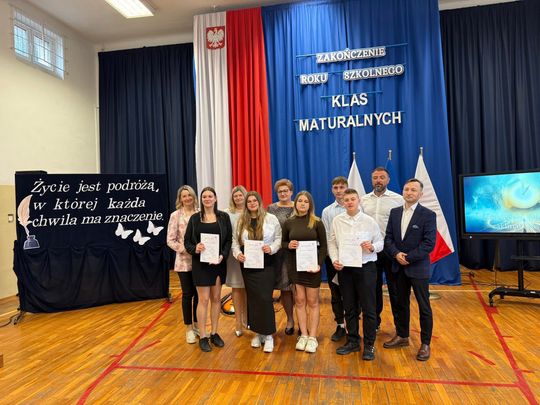 Uroczyste Pożegnanie Maturzystów 2025 w Zespole Szkół Nr 1 im. Tadeusza Kościuszki w Krasnymstawie [GALERIA ZDJĘĆ]