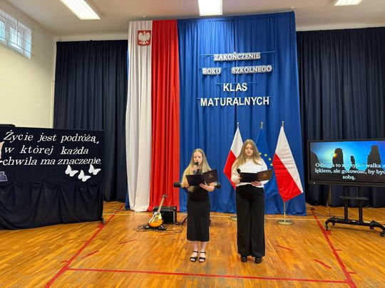 Uroczyste Pożegnanie Maturzystów 2025 w Zespole Szkół Nr 1 im. Tadeusza Kościuszki w Krasnymstawie [GALERIA ZDJĘĆ]