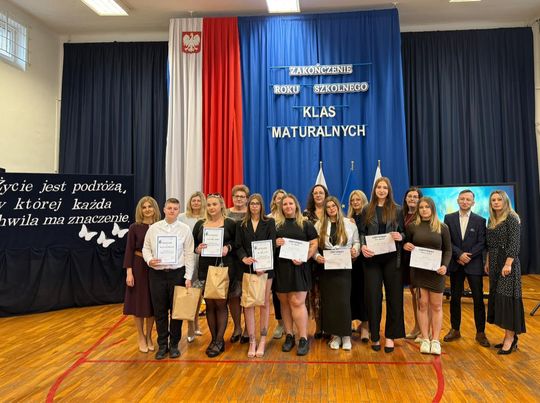 Uroczyste Pożegnanie Maturzystów 2025 w Zespole Szkół Nr 1 im. Tadeusza Kościuszki w Krasnymstawie [GALERIA ZDJĘĆ]