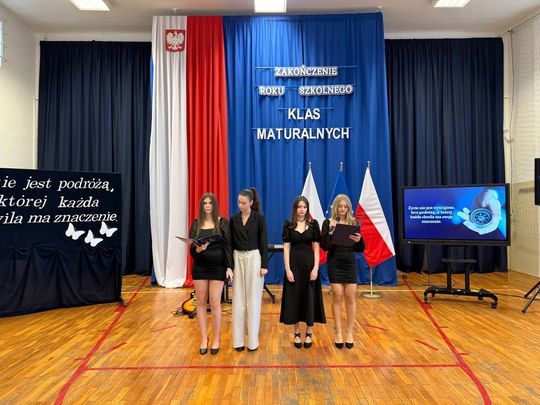 Uroczyste Pożegnanie Maturzystów 2025 w Zespole Szkół Nr 1 im. Tadeusza Kościuszki w Krasnymstawie [GALERIA ZDJĘĆ]