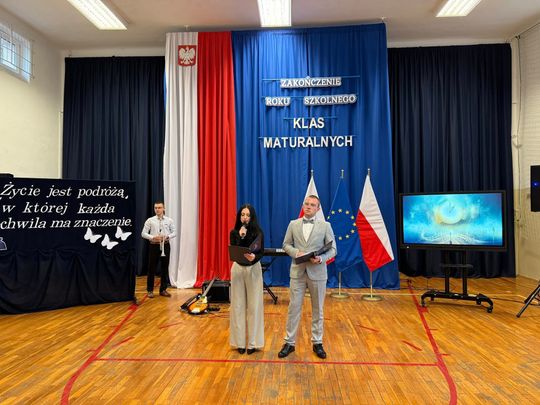 Uroczyste Pożegnanie Maturzystów 2025 w Zespole Szkół Nr 1 im. Tadeusza Kościuszki w Krasnymstawie [GALERIA ZDJĘĆ]