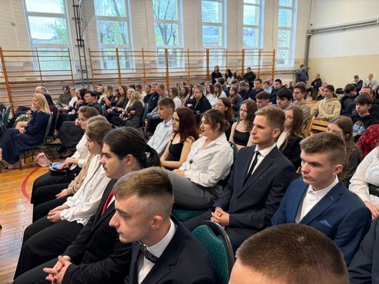 Uroczyste Pożegnanie Maturzystów 2025 w Zespole Szkół Nr 1 im. Tadeusza Kościuszki w Krasnymstawie [GALERIA ZDJĘĆ]