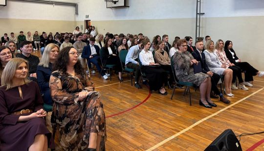 Uroczyste Pożegnanie Maturzystów 2025 w Zespole Szkół Nr 1 im. Tadeusza Kościuszki w Krasnymstawie [GALERIA ZDJĘĆ]