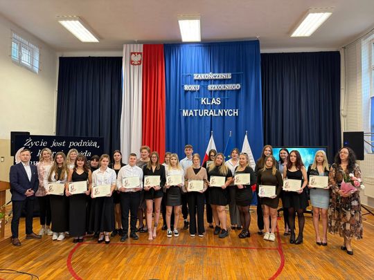 Uroczyste Pożegnanie Maturzystów 2025 w Zespole Szkół Nr 1 im. Tadeusza Kościuszki w Krasnymstawie [GALERIA ZDJĘĆ]