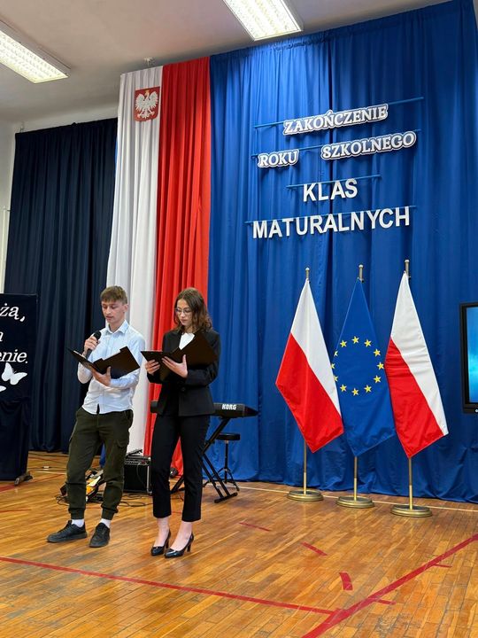 Uroczyste Pożegnanie Maturzystów 2025 w Zespole Szkół Nr 1 im. Tadeusza Kościuszki w Krasnymstawie [GALERIA ZDJĘĆ]