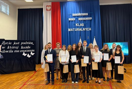 Uroczyste Pożegnanie Maturzystów 2025 w Zespole Szkół Nr 1 im. Tadeusza Kościuszki w Krasnymstawie [GALERIA ZDJĘĆ]