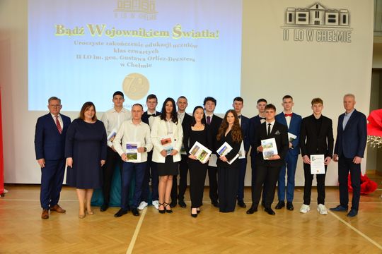 Uroczyste zakończenie roku klas czwartych w II Liceum Ogólnokształcącym w Chełmie [GALERIA ZDJĘĆ]