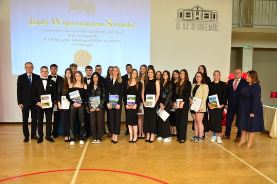 Uroczyste zakończenie roku klas czwartych w II Liceum Ogólnokształcącym w Chełmie [GALERIA ZDJĘĆ]