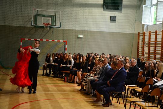 Uroczyste zakończenie roku klas czwartych w II Liceum Ogólnokształcącym w Chełmie [GALERIA ZDJĘĆ]