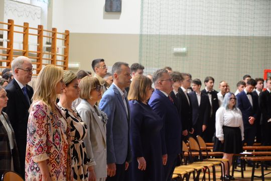 Uroczyste zakończenie roku klas czwartych w II Liceum Ogólnokształcącym w Chełmie [GALERIA ZDJĘĆ]