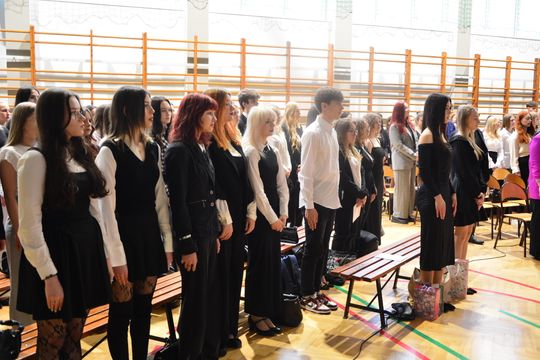 Uroczyste zakończenie roku klas czwartych w II Liceum Ogólnokształcącym w Chełmie [GALERIA ZDJĘĆ]