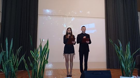 Uroczyste zakończenie roku klas czwartych w IV Liceum Ogólnokształcącym w Chełmie [GALERIA ZDJĘĆ]